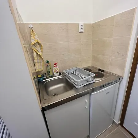 Komaromi Vendeghaz * Erdohorvati