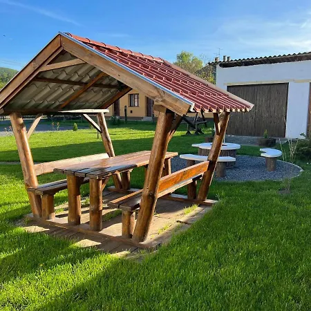 招待所 Komaromi Vendeghaz *