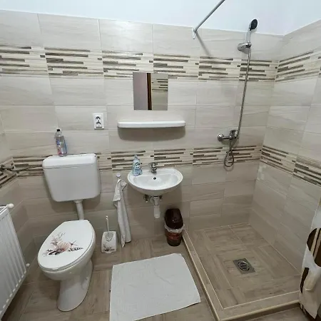 招待所 Komaromi Vendeghaz Erdohorvati