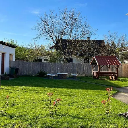 Komaromi Vendeghaz *