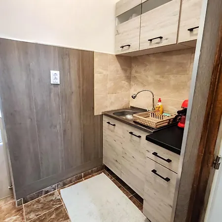 Komaromi Vendeghaz 招待所 Erdohorvati