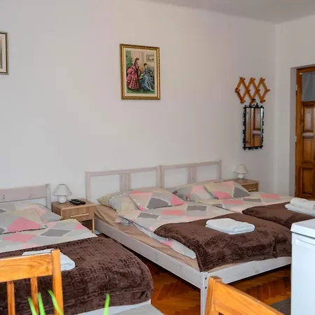 招待所 Komaromi Vendeghaz Erdohorvati