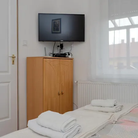 Komaromi Vendeghaz *