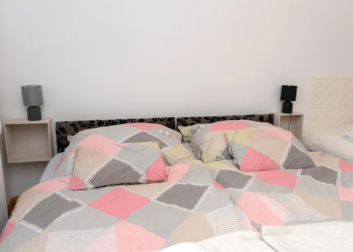 Komáromi *